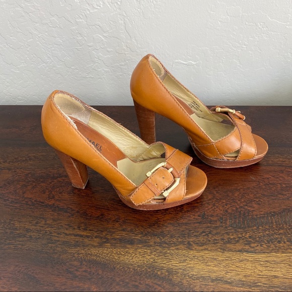 Michael Kors tan Leather peep toe high heels - Picture 5 of 8